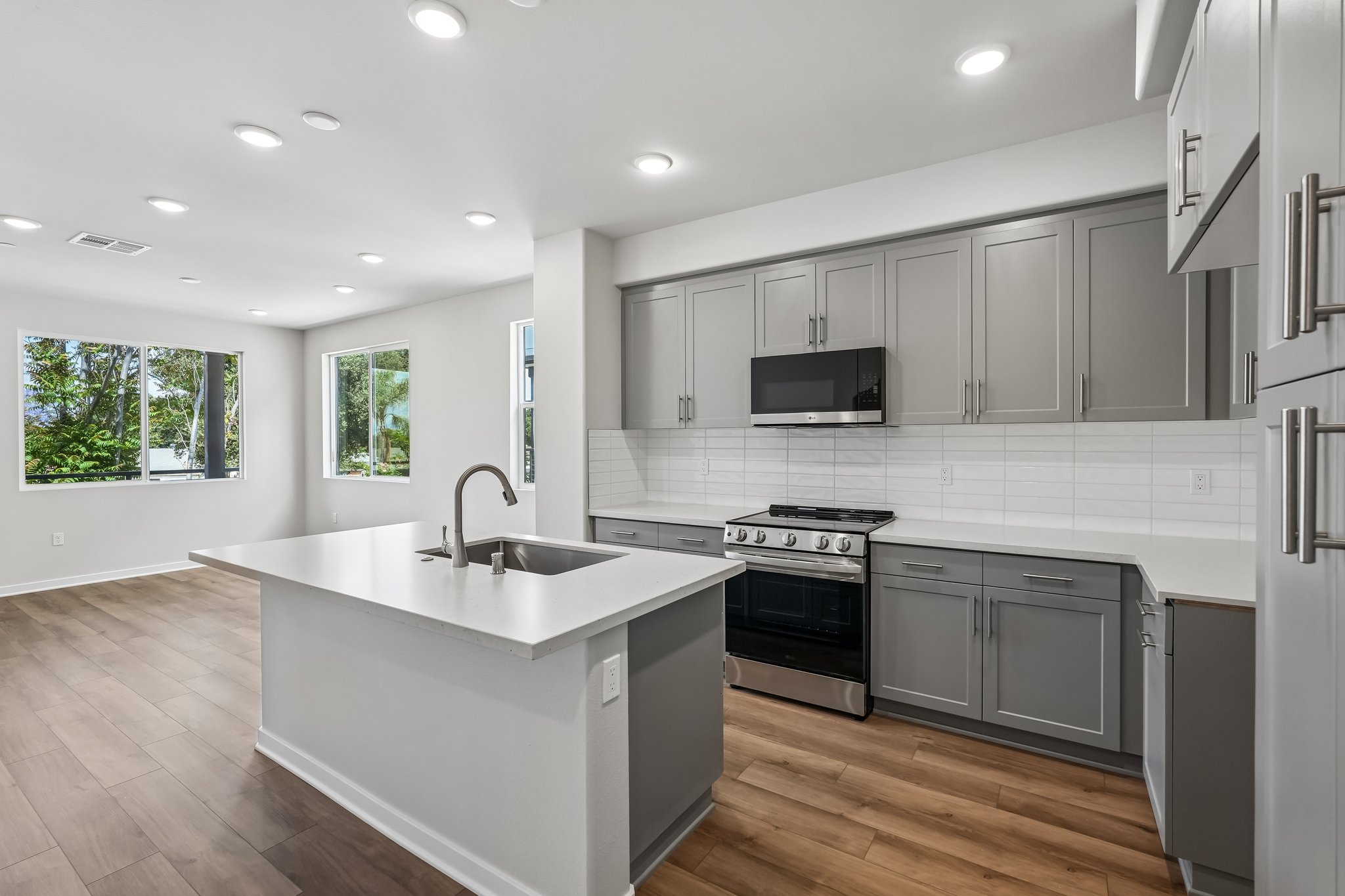 A kitchen with white cabinets.