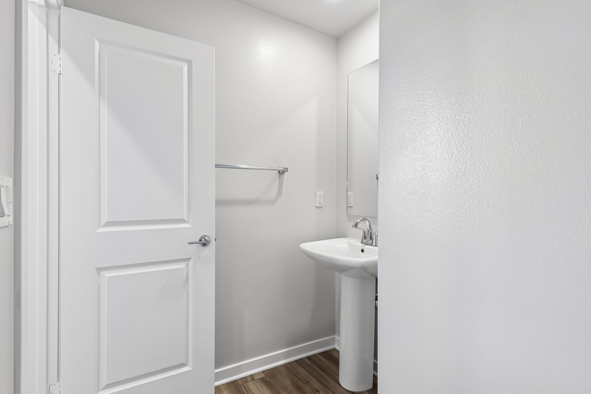 A bathroom with a sink and a mirror.