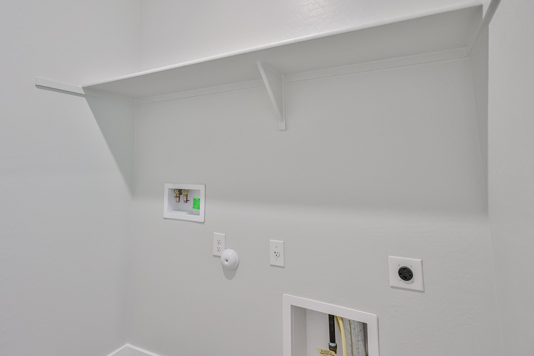 A white ceiling with a light fixture.