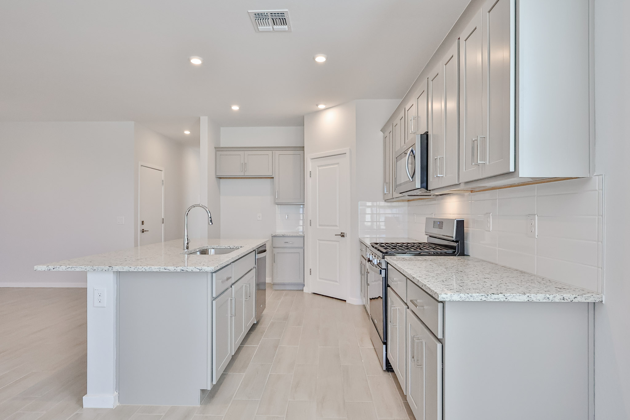 A kitchen with white cabinets.