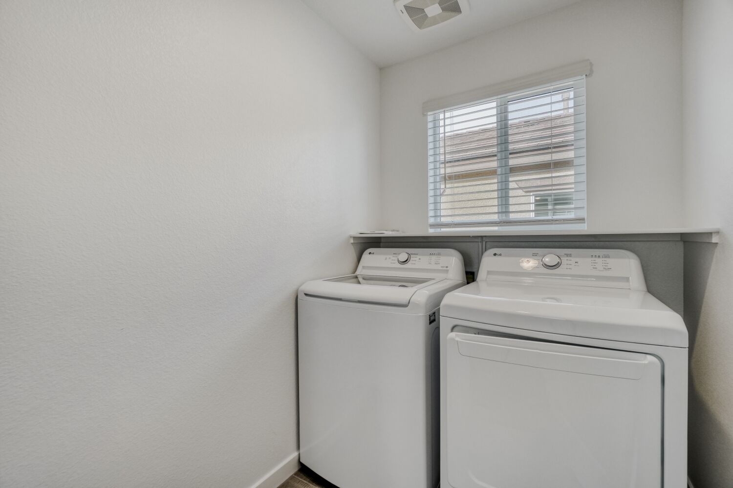 A washing machine in a room.
