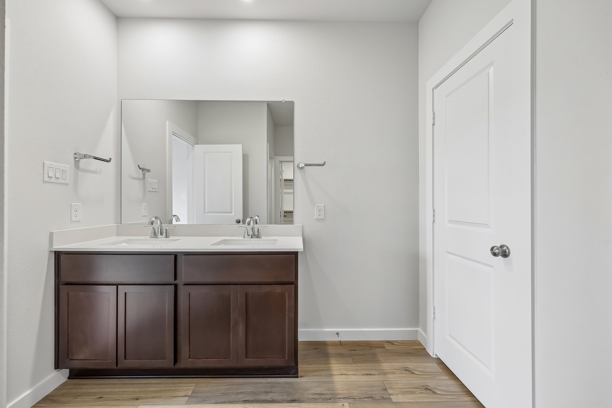 A bathroom with a sink and cabinets.