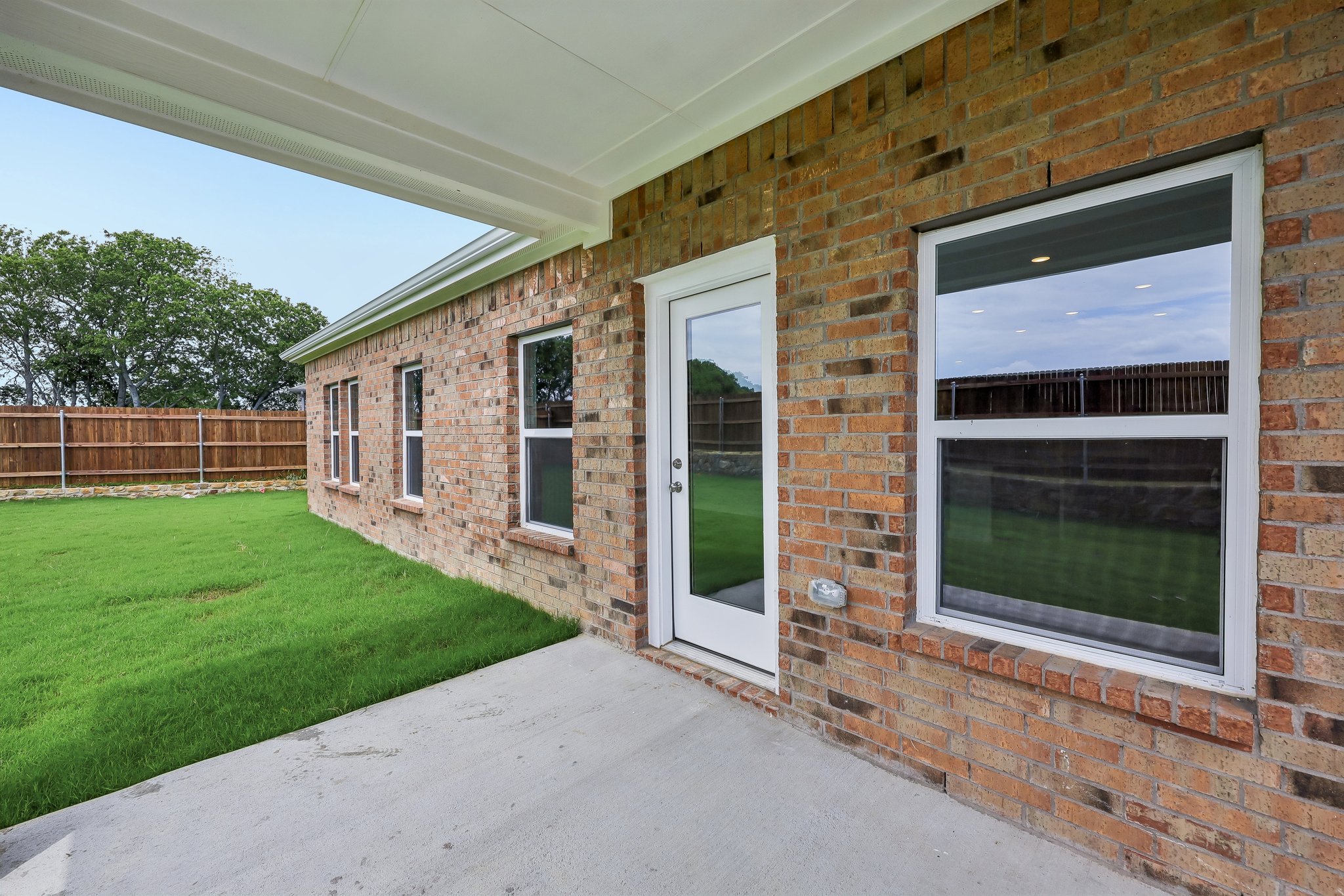 A brick building with windows.