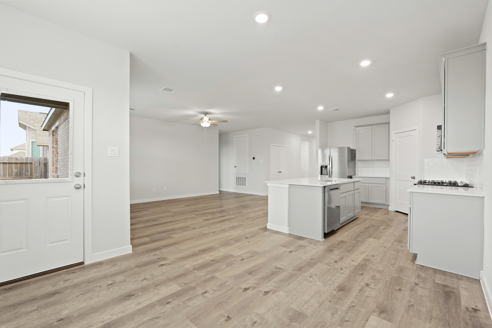 A kitchen with white cabinets.