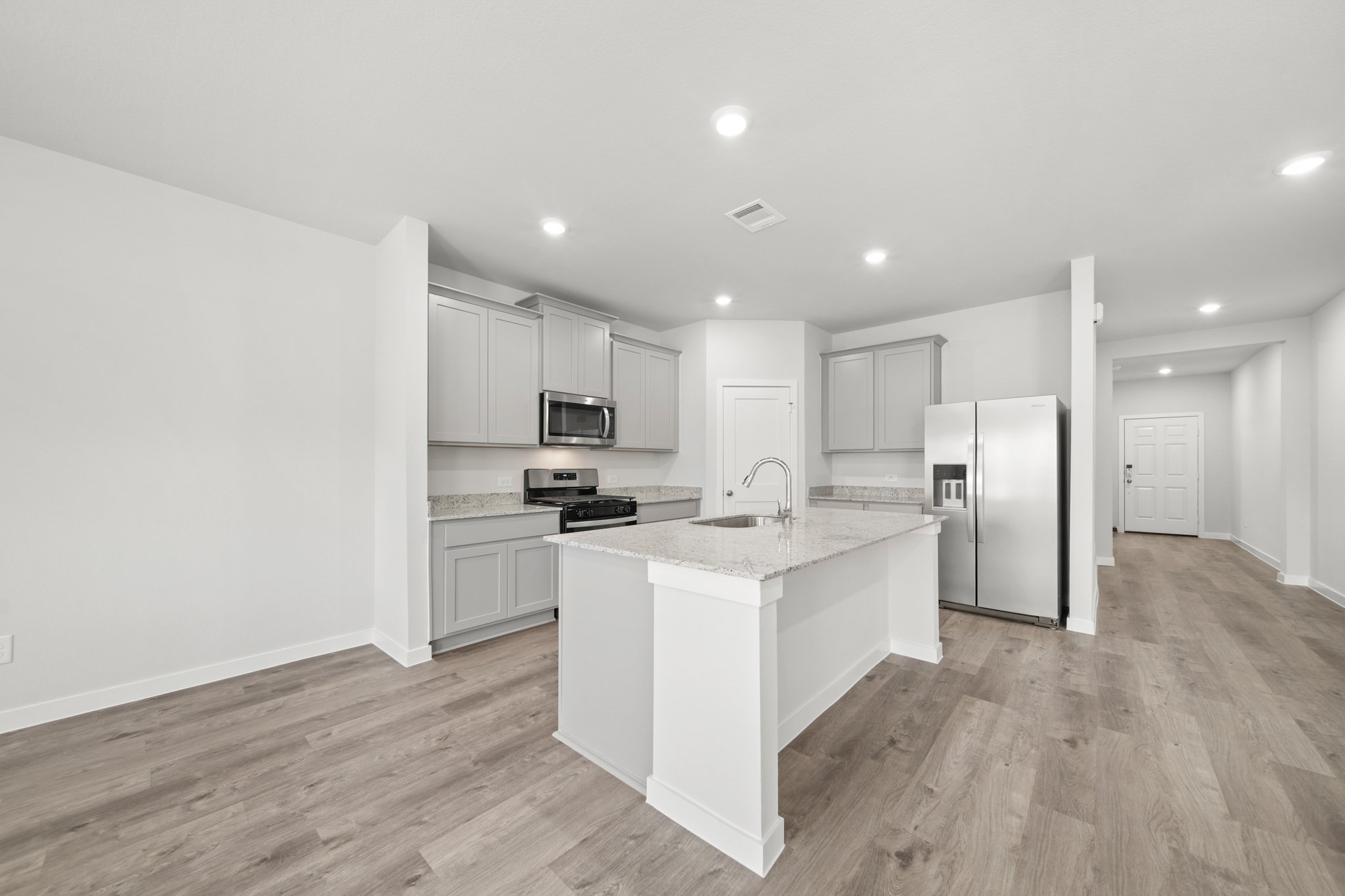 A kitchen with white cabinets.